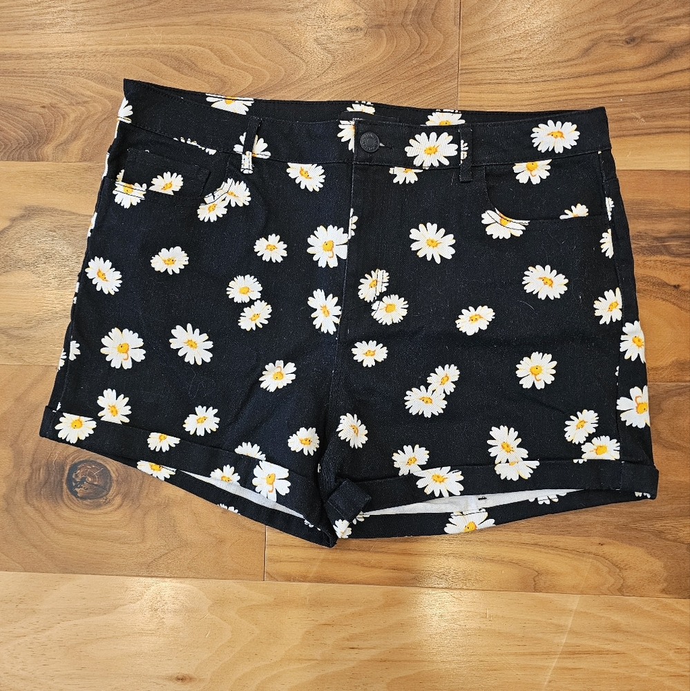 Forever 21 Daisy 3" shorts Size 16 - Picture 1 of 5